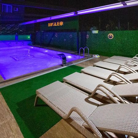 Hotel Smile コブレチ エクステリア 写真