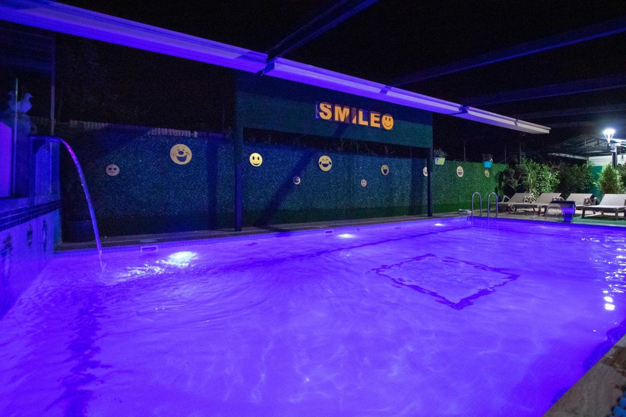 Hotel Smile コブレチ エクステリア 写真