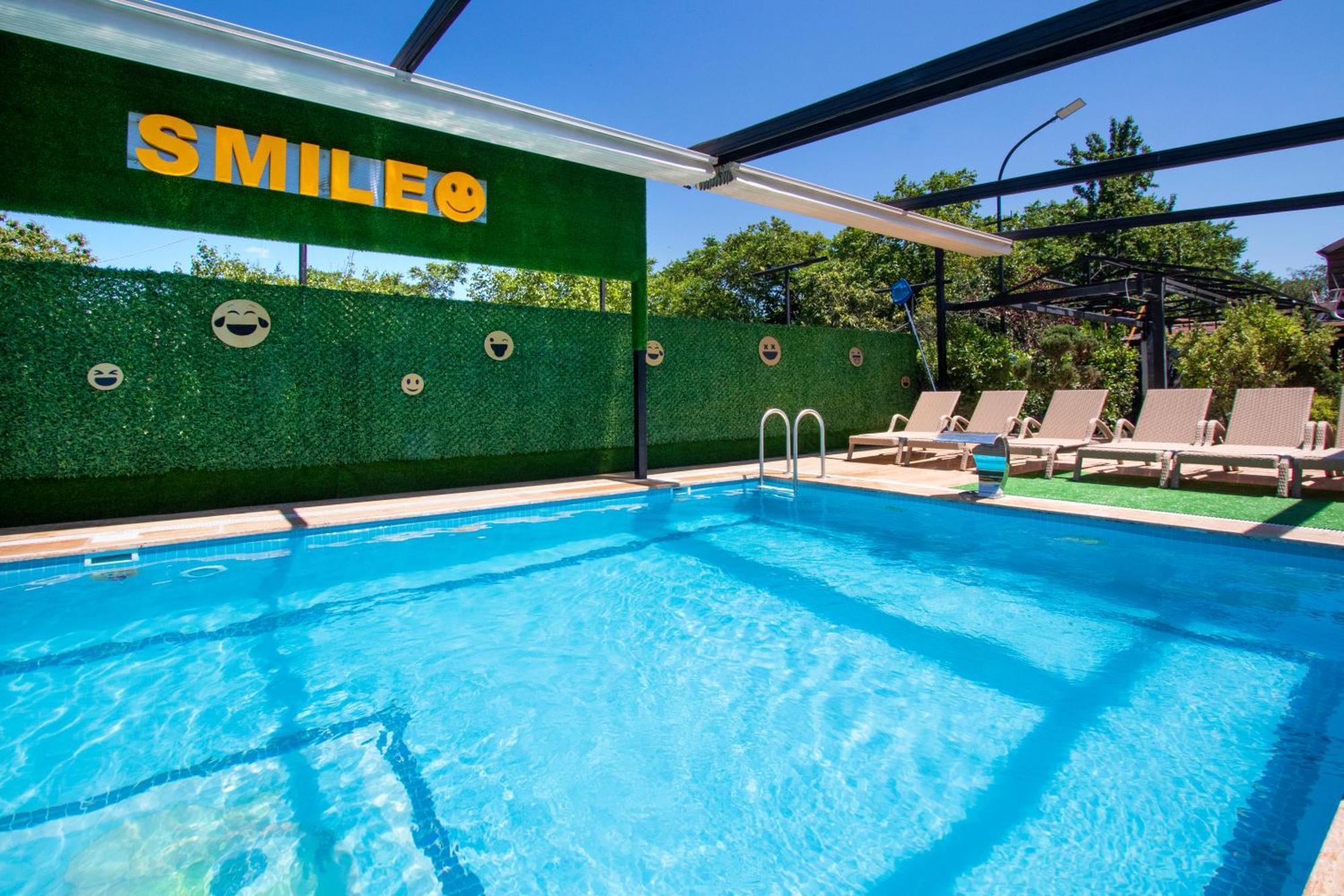 Hotel Smile コブレチ エクステリア 写真