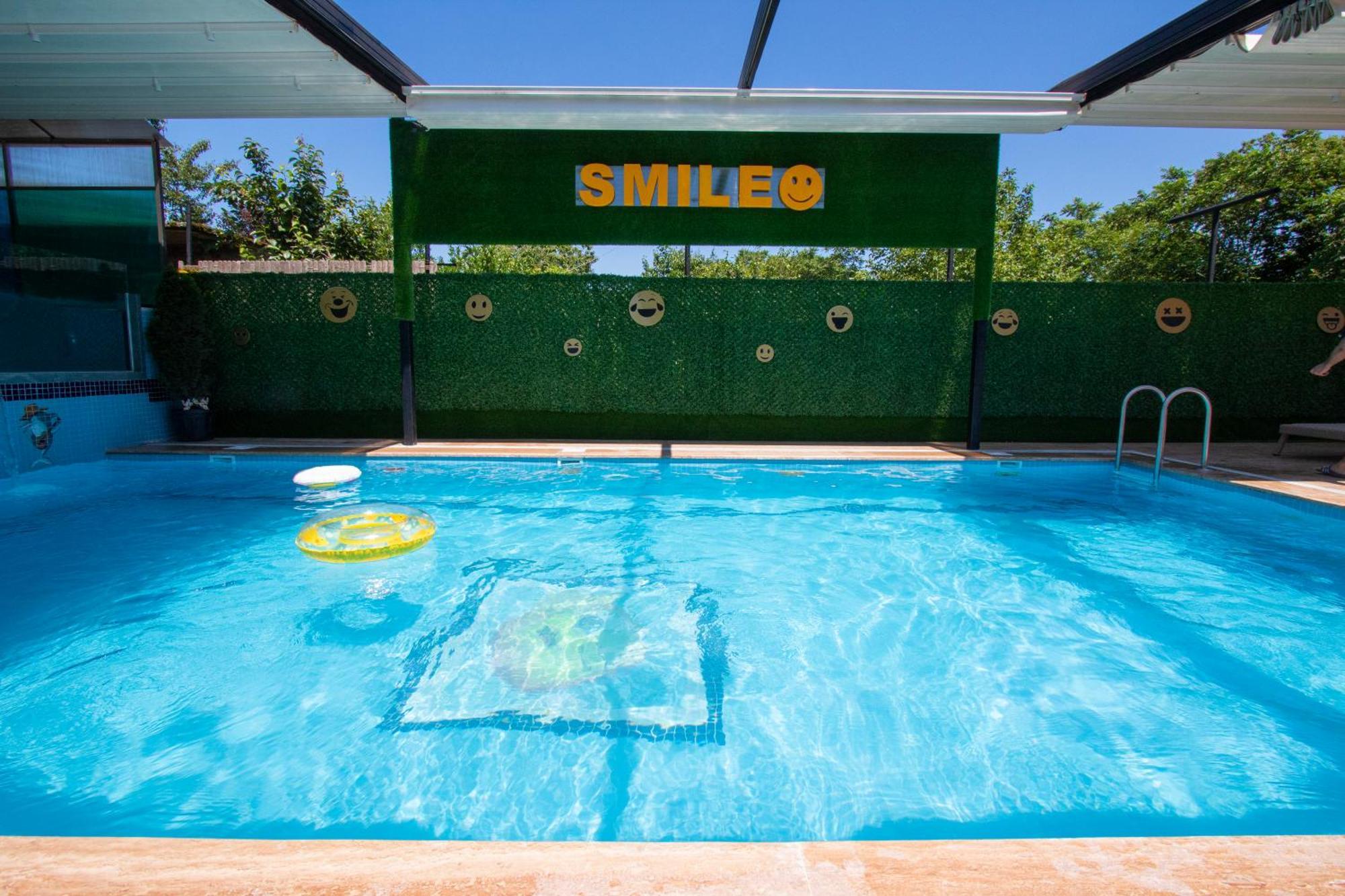 Hotel Smile コブレチ エクステリア 写真